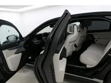 750e xDrive TV AUTOMATIC DOORS LOUNGE SEATING