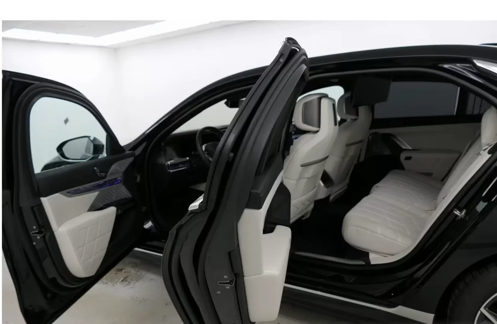 750e xDrive TV AUTOMATIC DOORS LOUNGE SEATING
