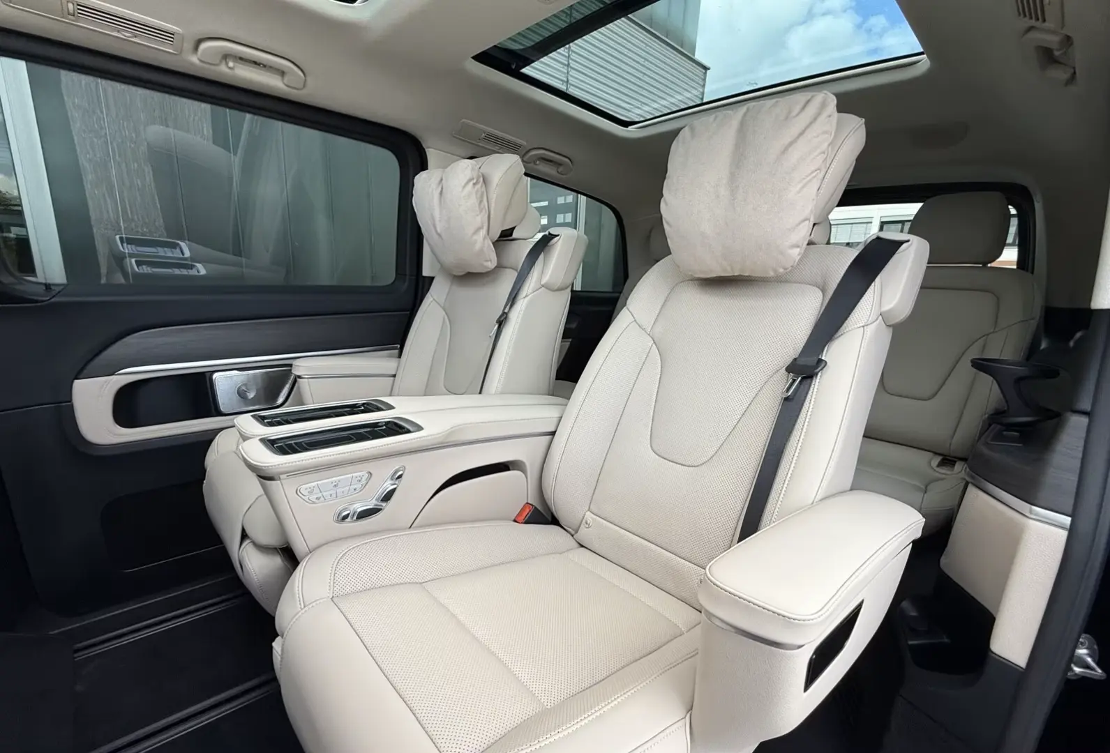 Mercedes-Benz V 300 L 4MATIC EXCLUSIVE AMG BEJ