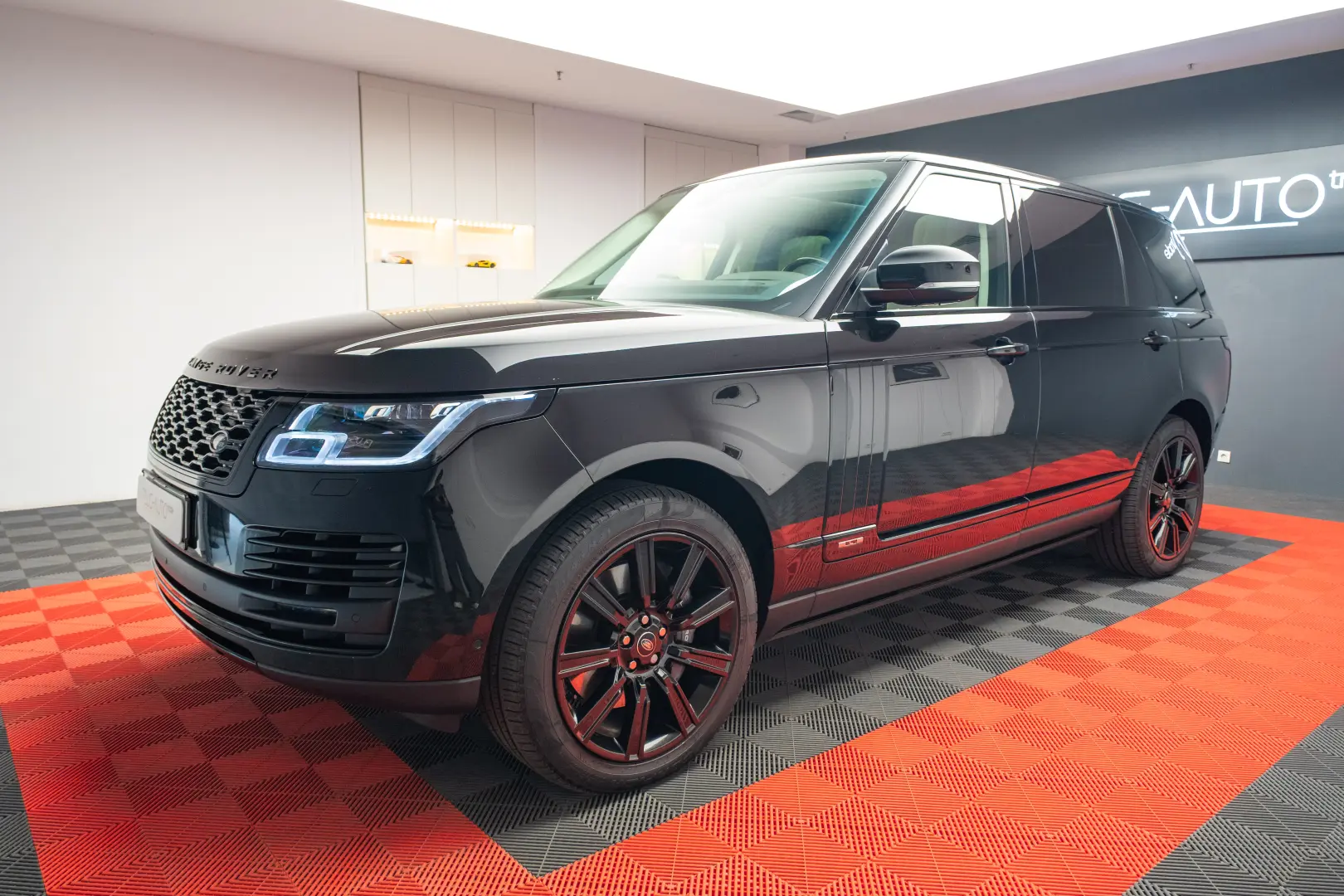 Land Rover Range Rover Vogue – 350 cp