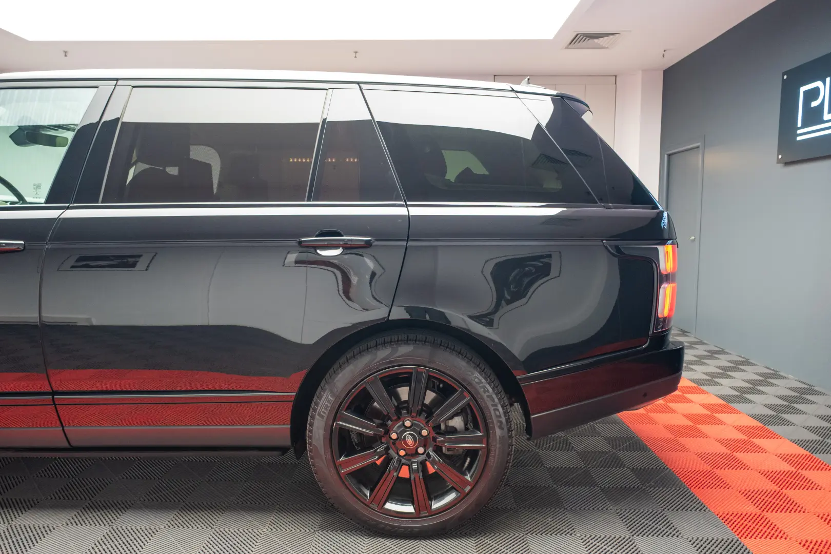 Land Rover Range Rover Vogue – 350 cp