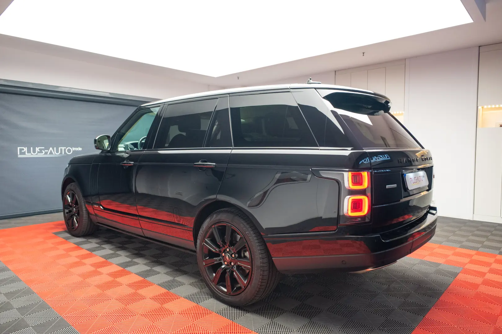 Land Rover Range Rover Vogue – 350 cp