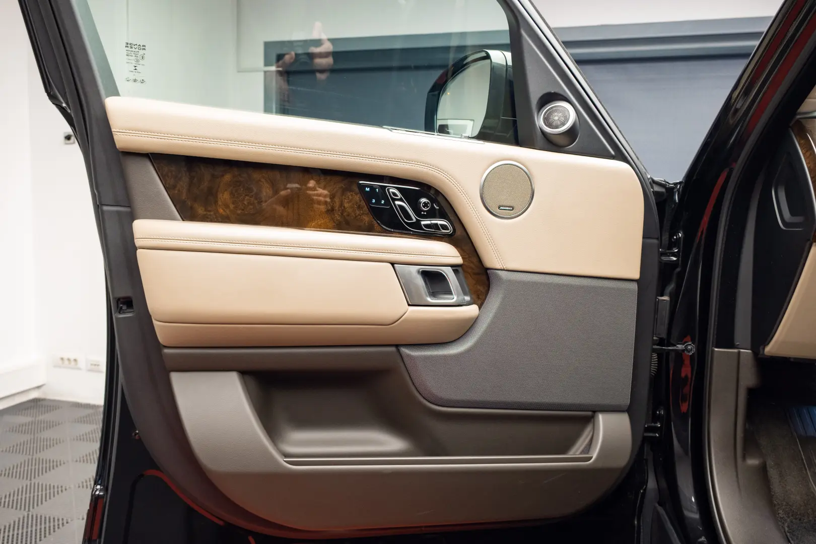 Land Rover Range Rover Vogue – 350 cp