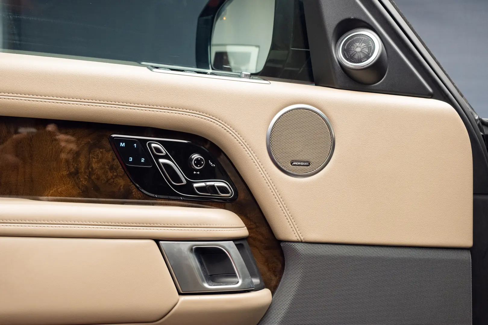 Land Rover Range Rover Vogue – 350 cp