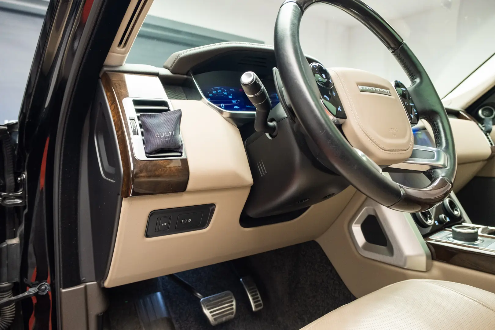 Land Rover Range Rover Vogue – 350 cp