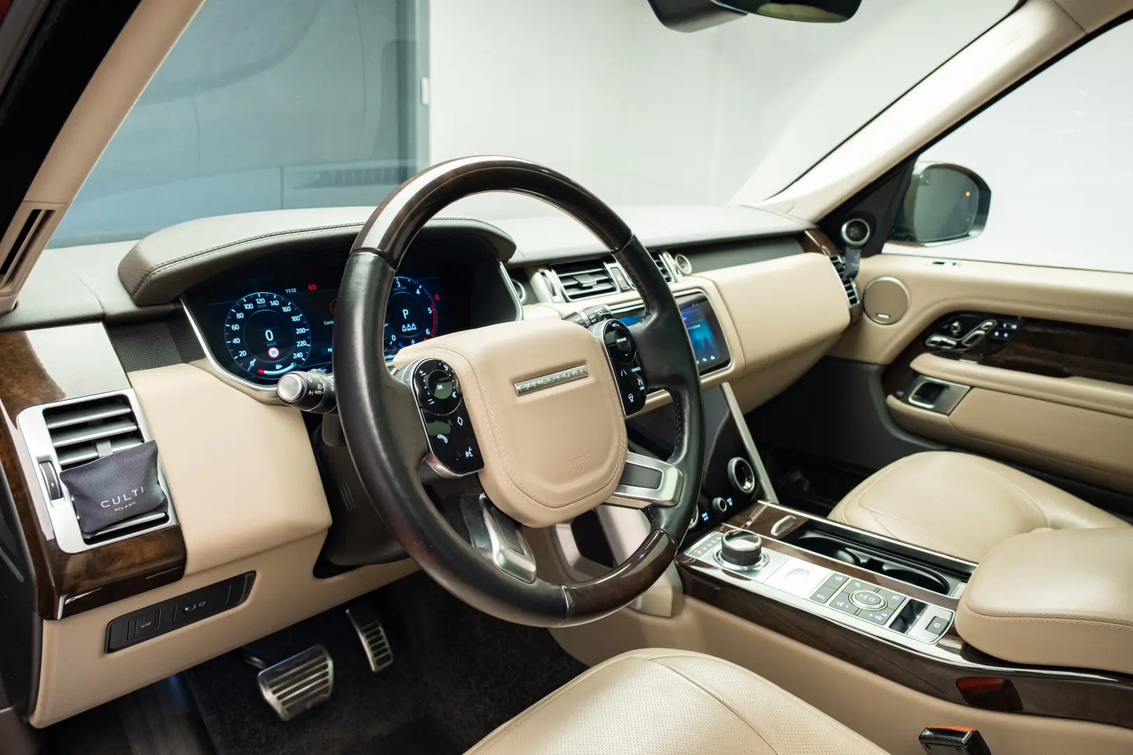 Land Rover Range Rover Vogue – 350 cp