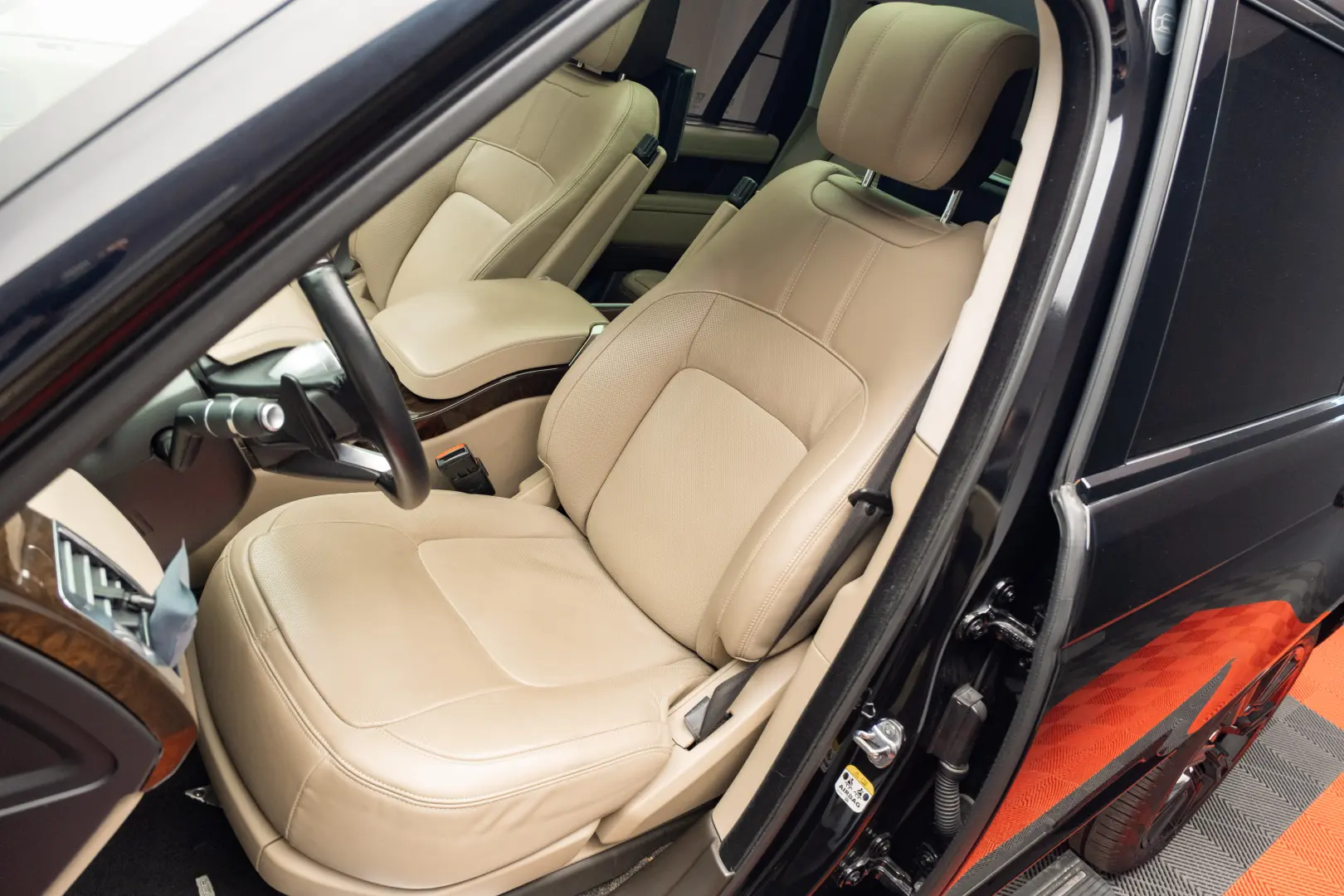 Land Rover Range Rover Vogue – 350 cp