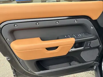 Defender 110 P525 V8 B.Säule LED NAVI AHK PANO