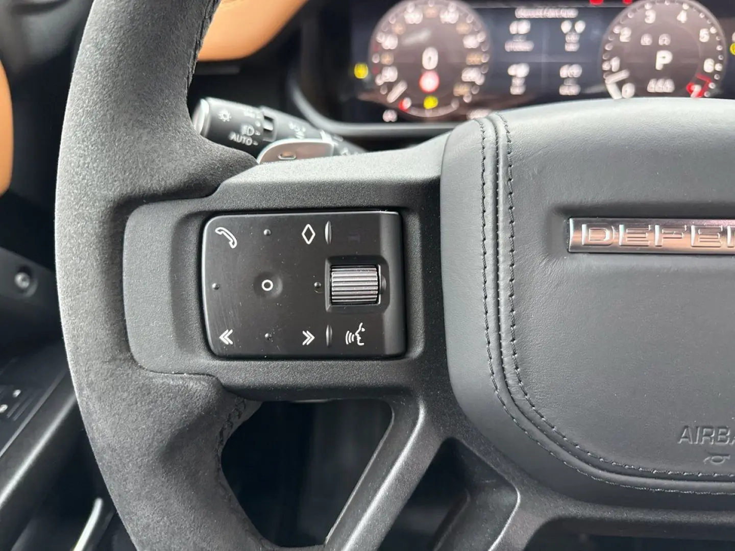 Defender 110 P525 V8 B.Säule LED NAVI AHK PANO