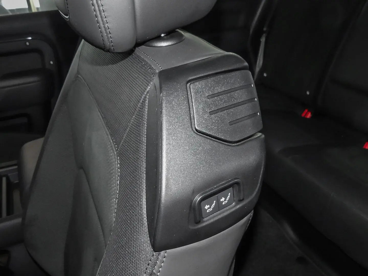 Defender 90 V8 P525 Carpathian Edition HUD Luftf