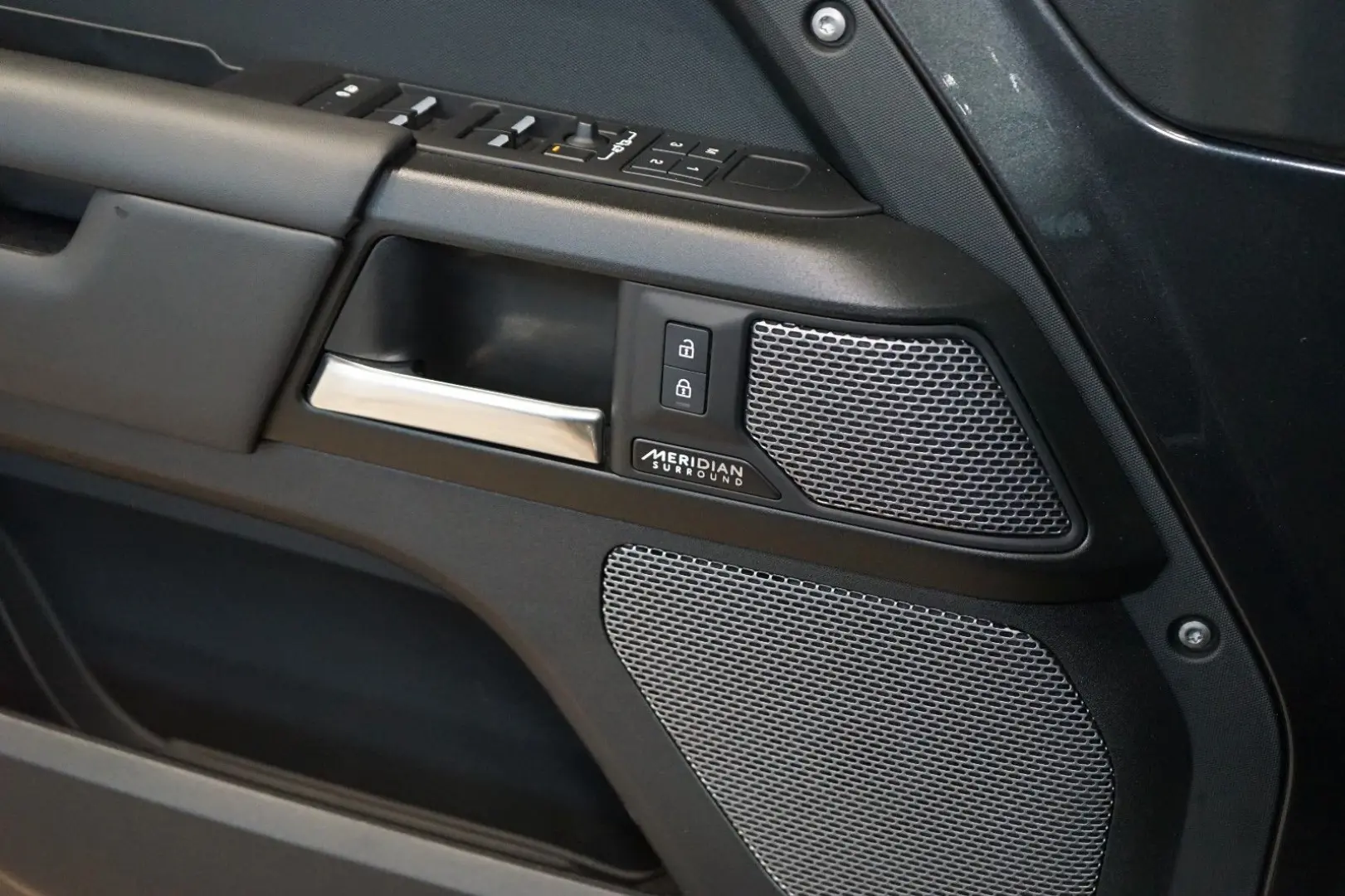 DEFENDER P525 110 MERIDIAN HUD 360 89.587€ NETTO