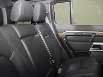 Defender 110 D250 SE AHK Pano Black Pack DAB