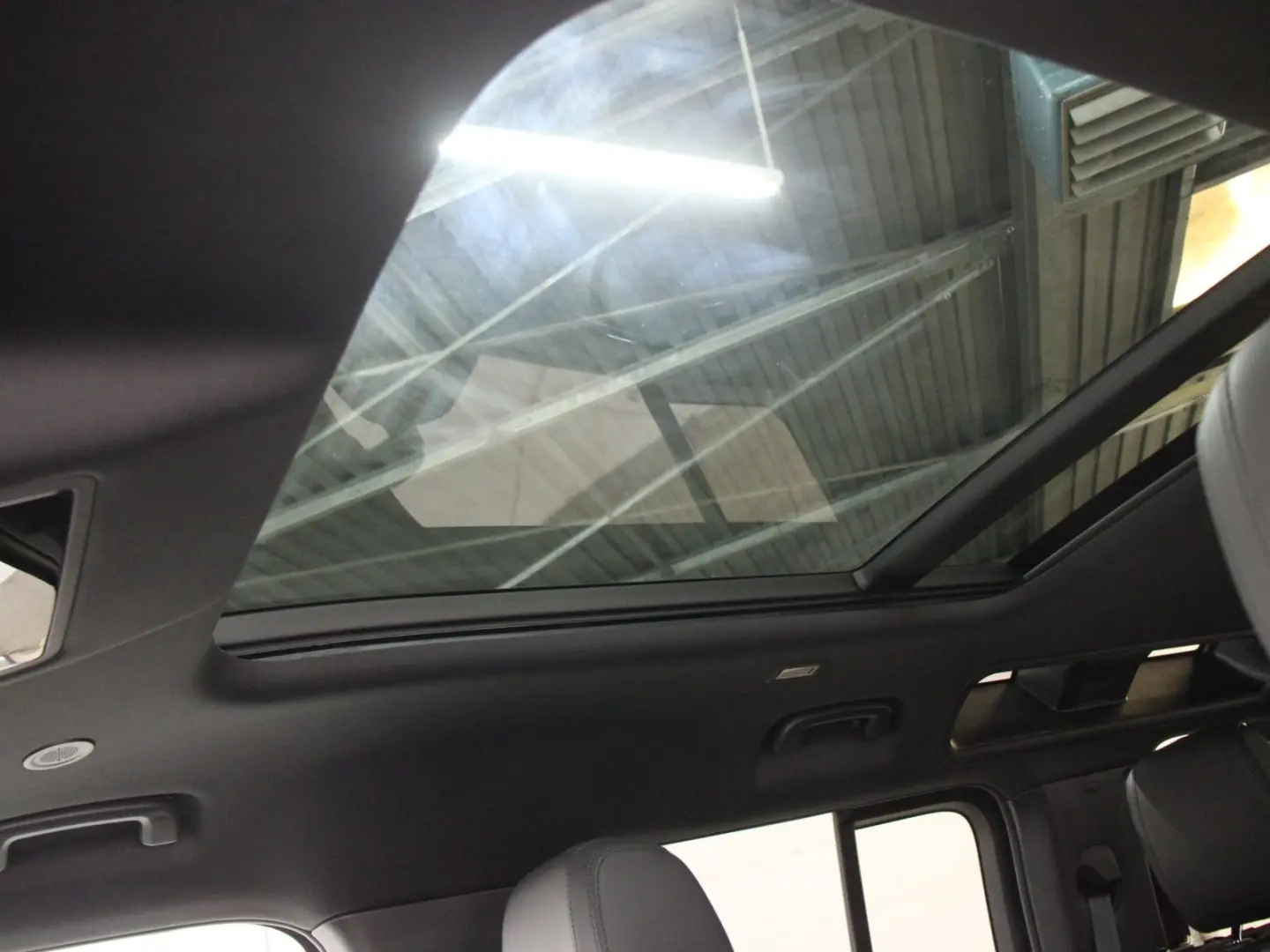 Defender 110 D250 SE AHK Pano Black Pack DAB