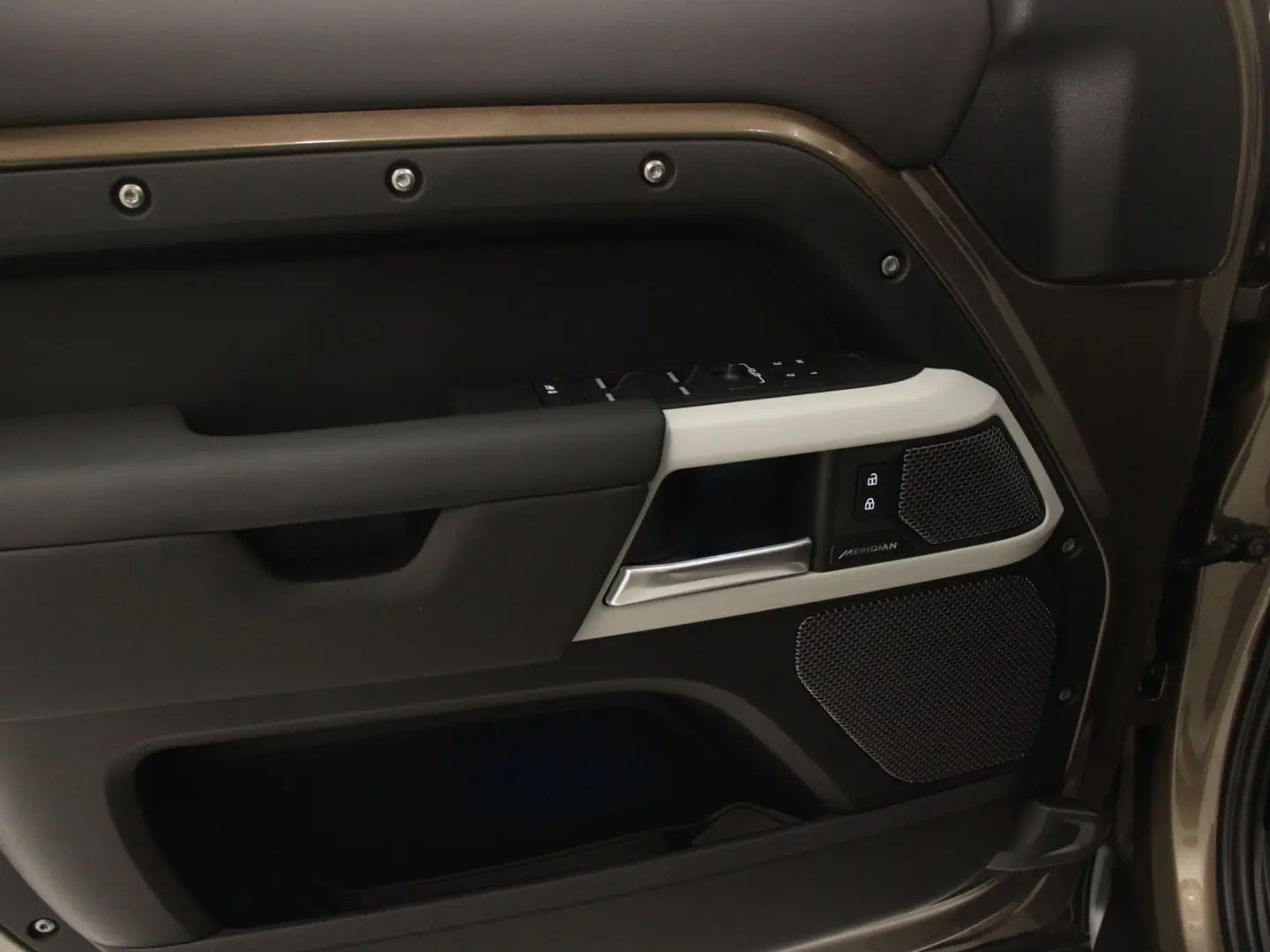 Defender 110 D250 SE AHK Pano Black Pack DAB