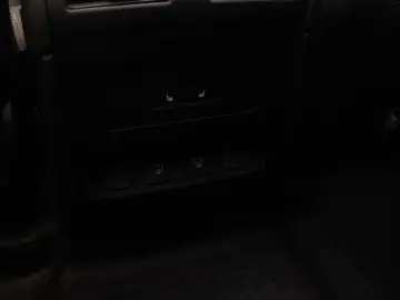 Defender 110 D250 SE AHK Pano Black Pack DAB