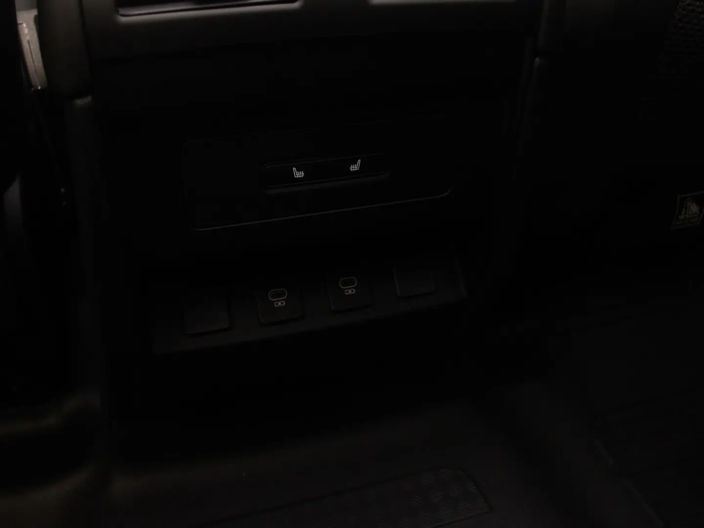 Defender 110 D250 SE AHK Pano Black Pack DAB