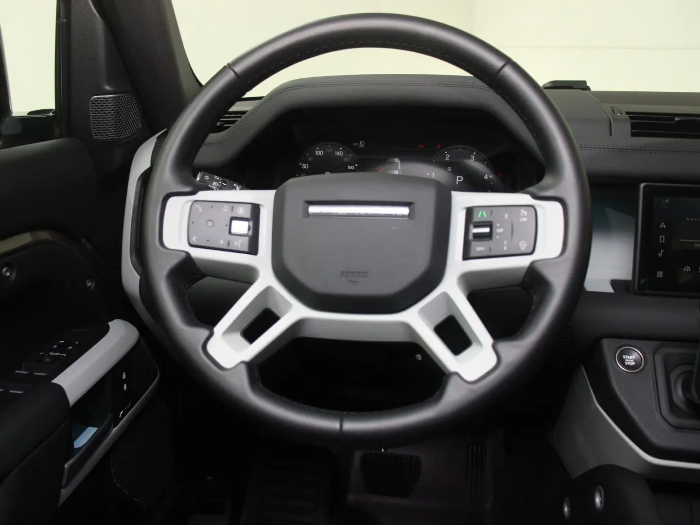 Defender 110 D250 SE AHK Pano Black Pack DAB