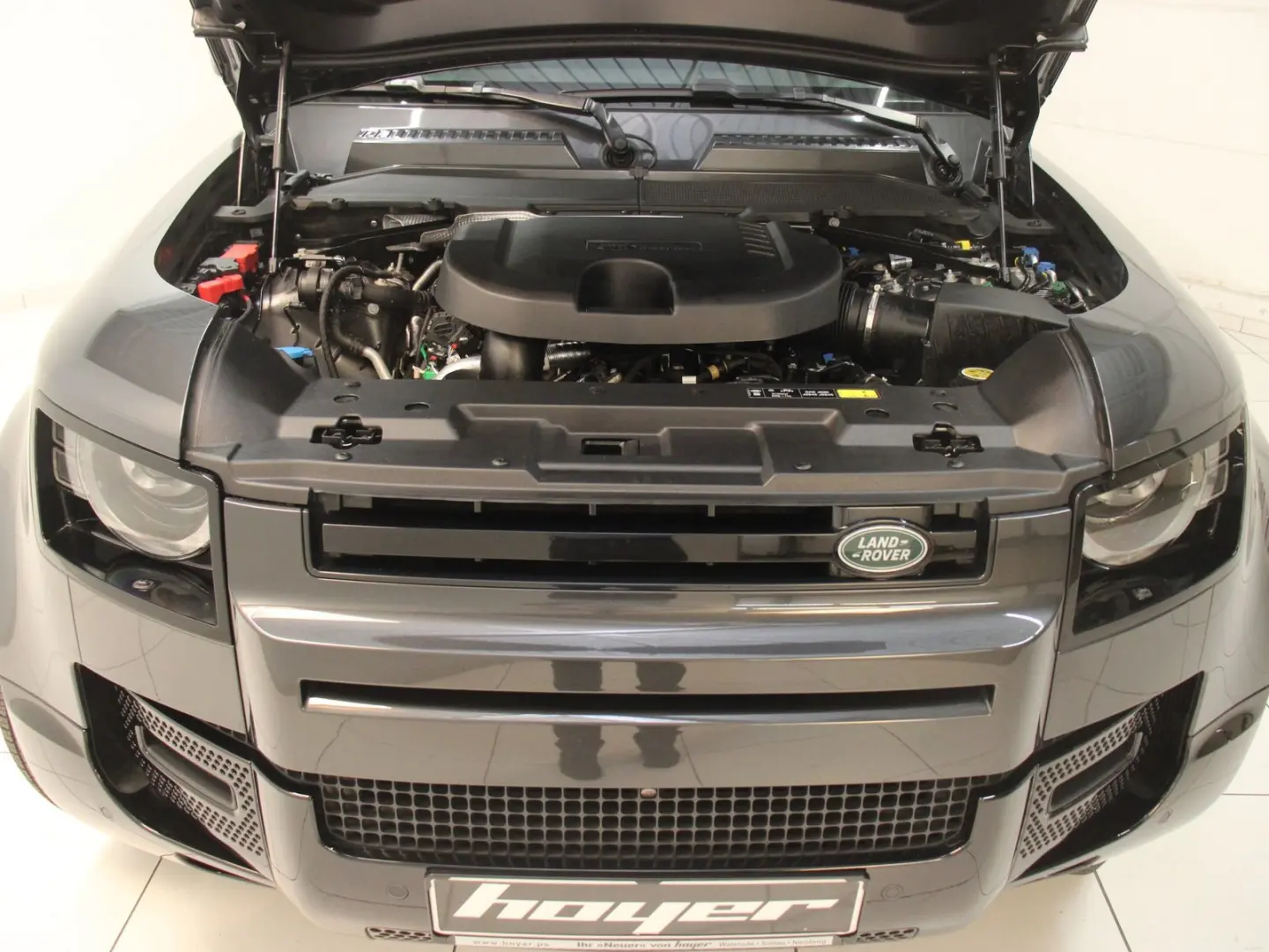 Defender 90 X-Dynamic SE AHK Black Pack DAB LED