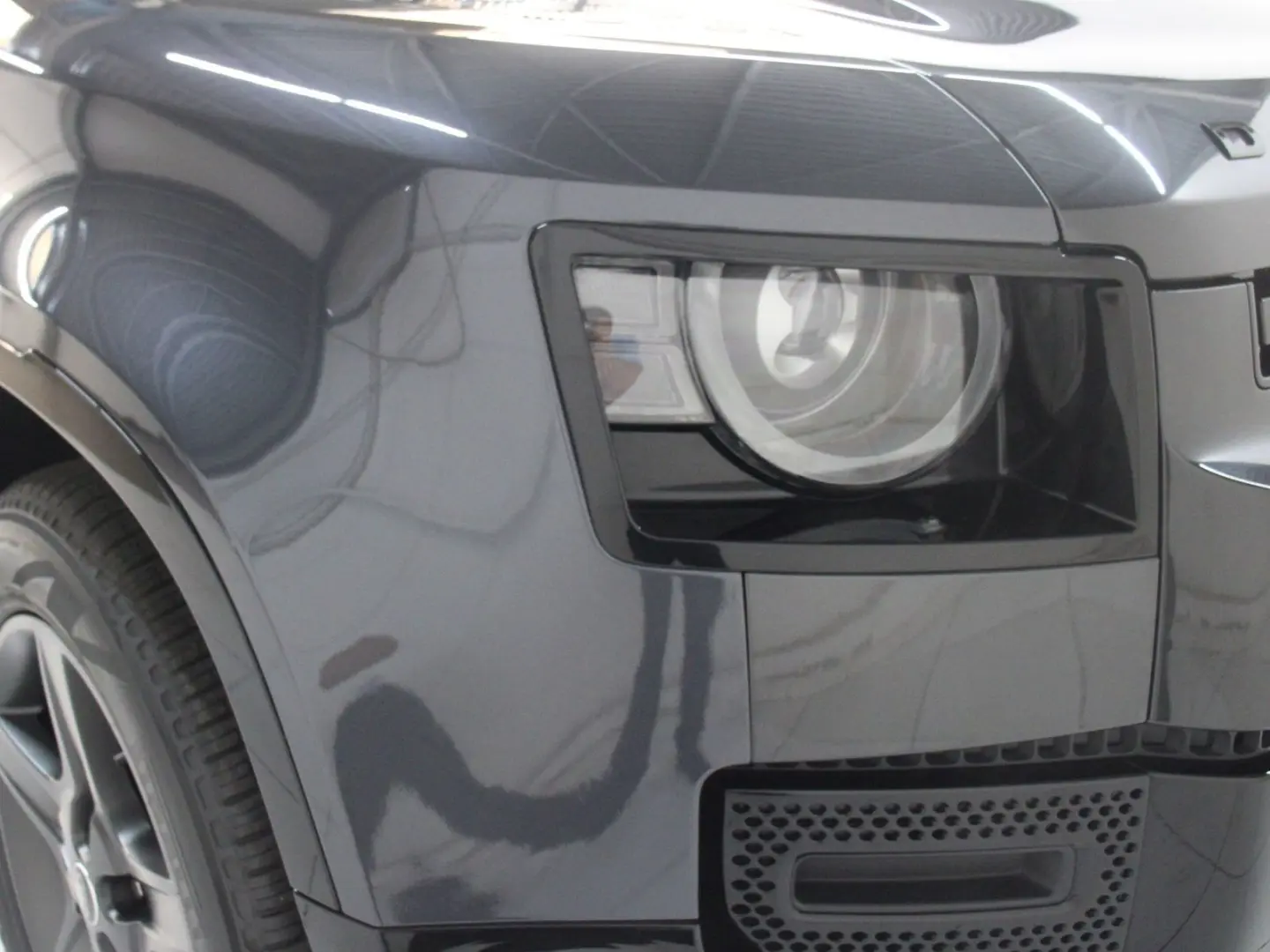 Defender 90 X-Dynamic SE AHK Black Pack DAB LED