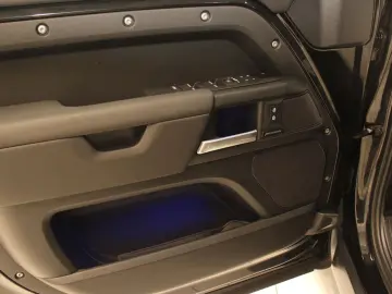 Defender 110 D300 X-Dynamic SE AHK Pano Head-Up