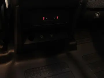 Defender 110 D300 X-Dynamic SE AHK Pano Head-Up