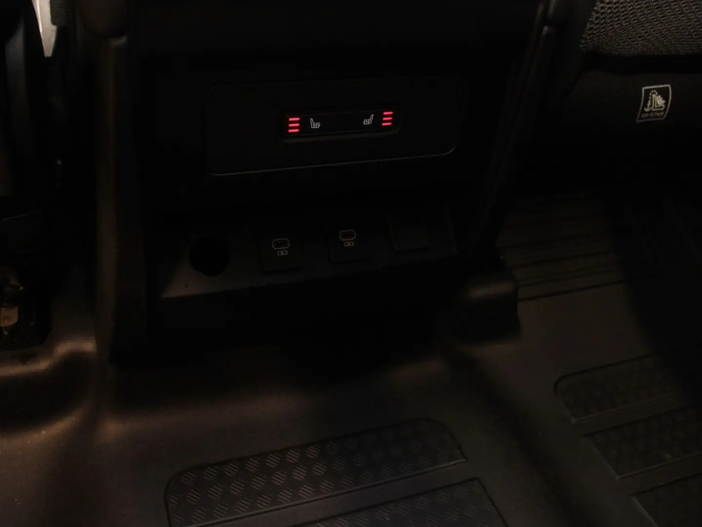 Defender 110 D300 X-Dynamic SE AHK Pano Head-Up