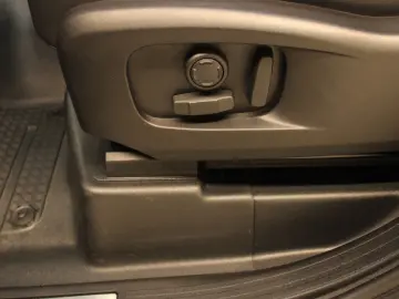 Defender 110 D300 X-Dynamic SE AHK Pano Head-Up