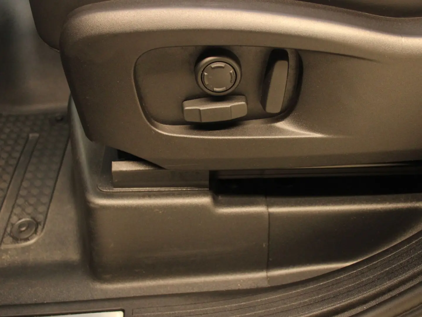 Defender 110 D300 X-Dynamic SE AHK Pano Head-Up