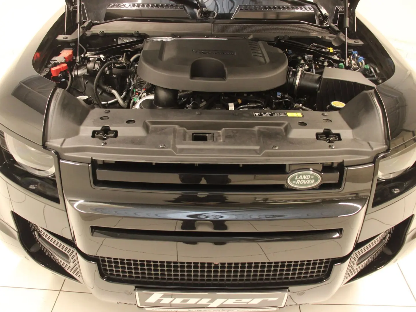 Defender 110 D300 X-Dynamic SE AHK Pano Head-Up