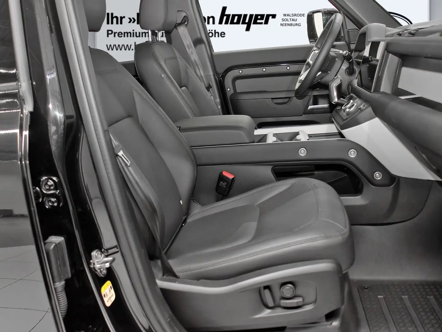 Defender 110 D300 X-Dynamic SE AHK Pano Head-Up