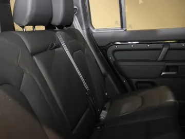 Defender 110 D300 X-Dynamic SE AHK Pano Head-Up