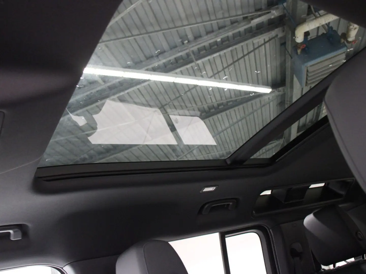 Defender 110 D300 X-Dynamic SE AHK Pano Head-Up