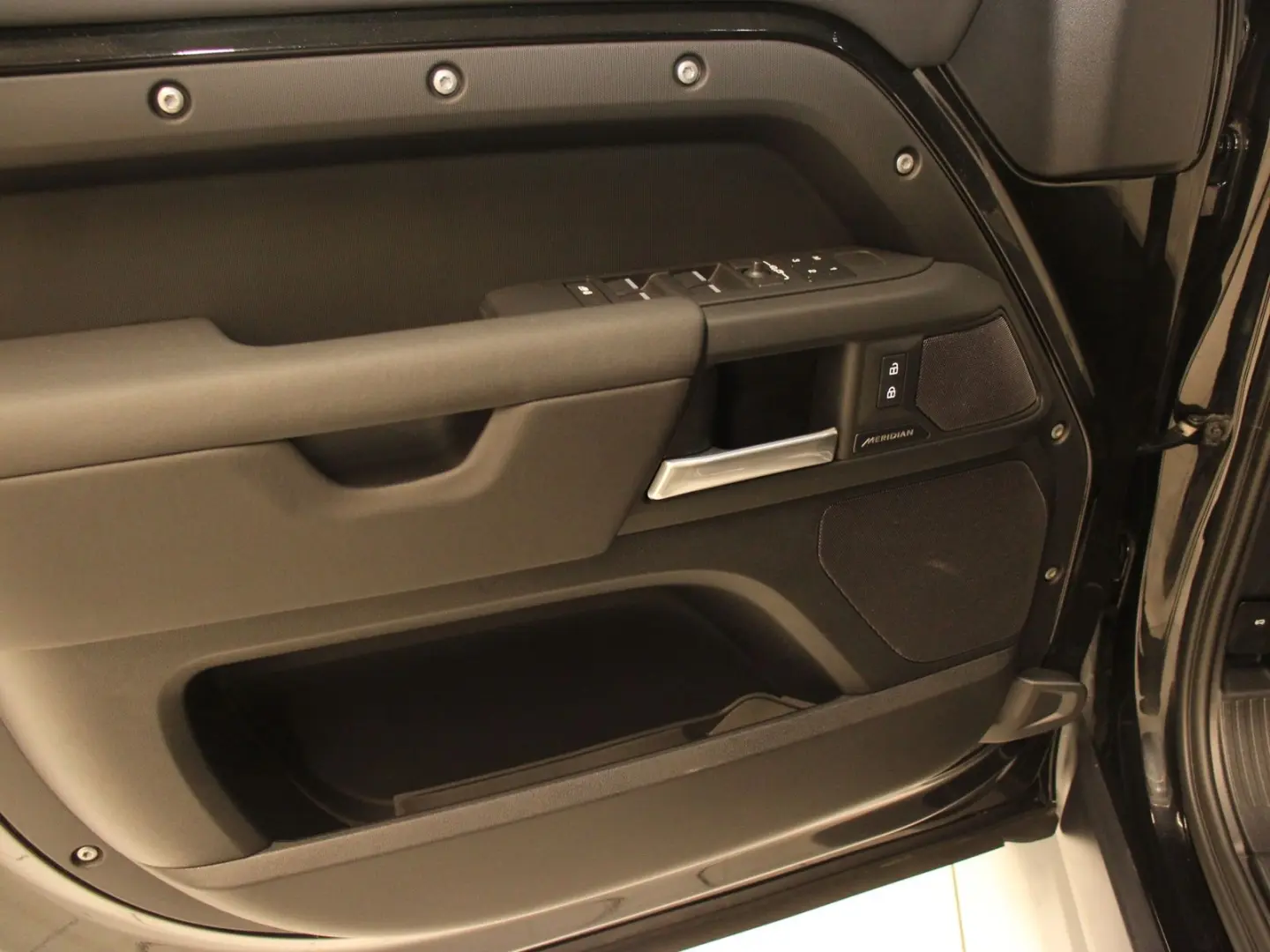 Defender 110 D300 X-Dynamic SE AHK Pano Head-Up