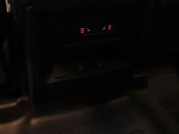 Defender 110 D300 X-Dynamic SE AHK Pano Head-Up