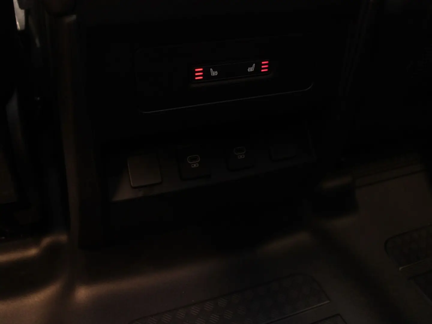 Defender 110 D300 X-Dynamic SE AHK Pano Head-Up