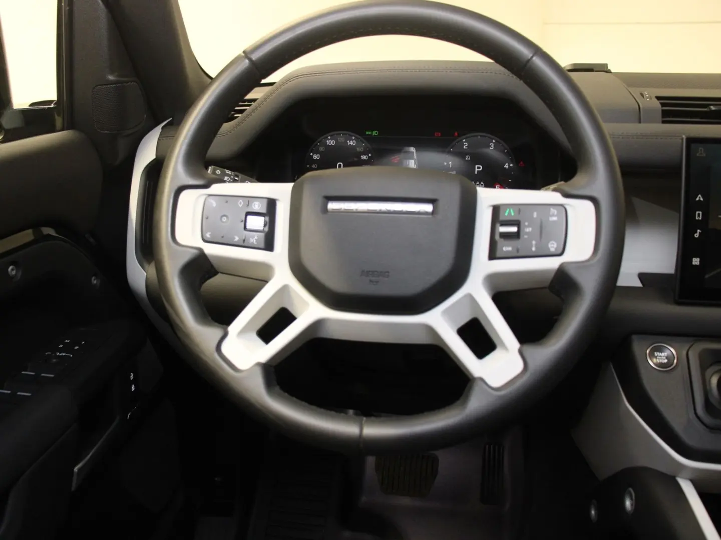 Defender 110 D300 X-Dynamic SE AHK Pano Head-Up