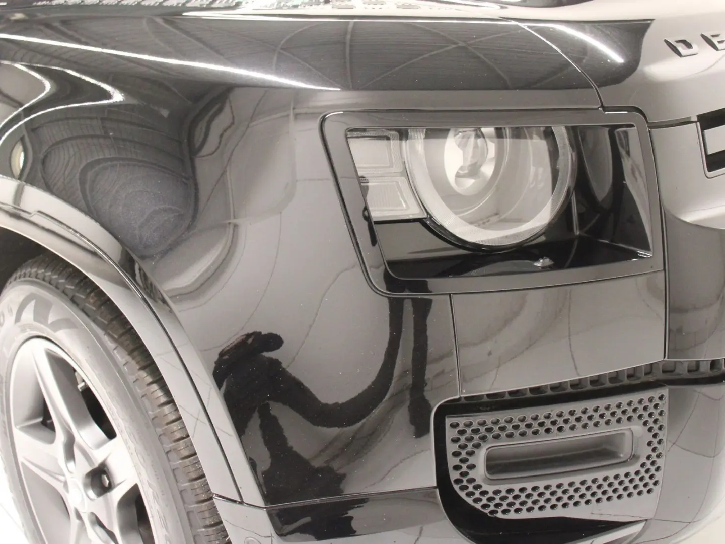 Defender 110 D300 X-Dynamic SE AHK Pano Head-Up