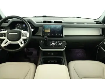 Defender 130 D300 AWD First Edition Pano 22  AHK