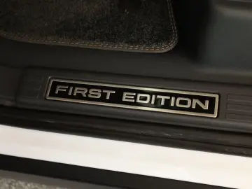 Defender 130 D300 AWD First Edition Pano 22  AHK