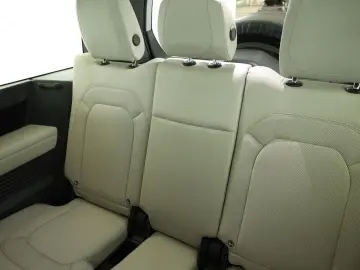 Defender 130 D300 AWD First Edition Pano 22  AHK