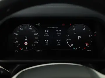 Defender 130 D300 AWD First Edition Pano 22  AHK