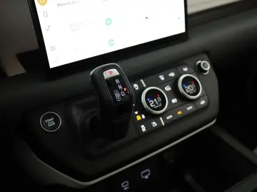 Defender 130 D300 AWD First Edition Pano 22  AHK