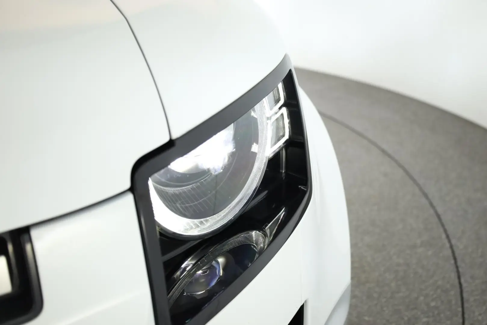 Defender 130 D300 AWD First Edition Pano 22  AHK