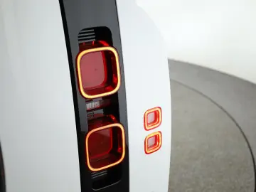 Defender 130 D300 AWD First Edition Pano 22  AHK