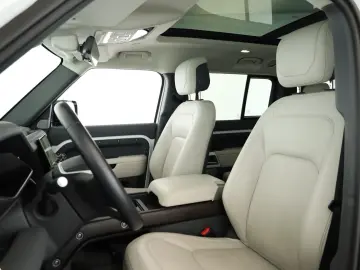 Defender 130 D300 AWD First Edition Pano 22  AHK
