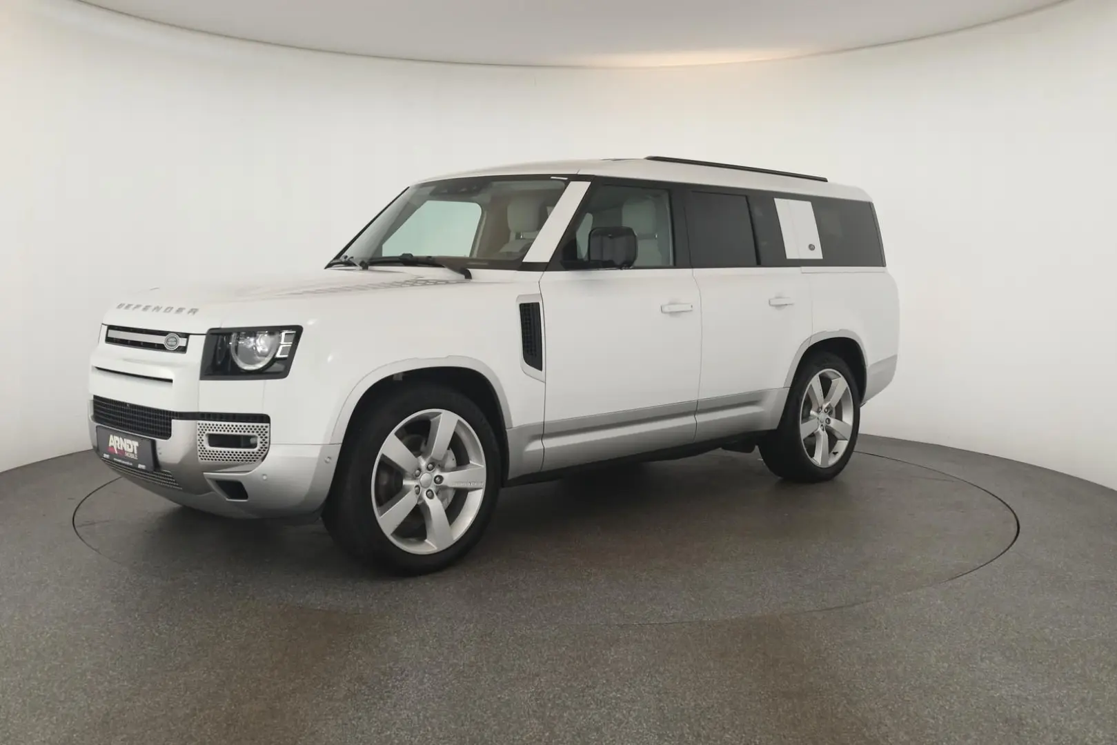 Defender 130 D300 AWD First Edition Pano 22  AHK