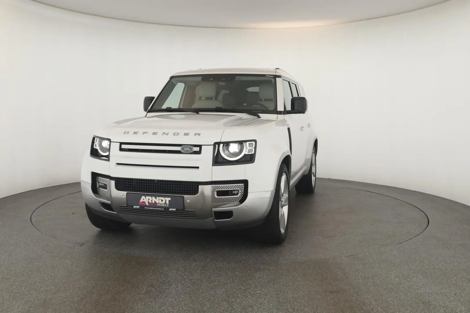 Defender 130 D300 AWD First Edition Pano 22  AHK