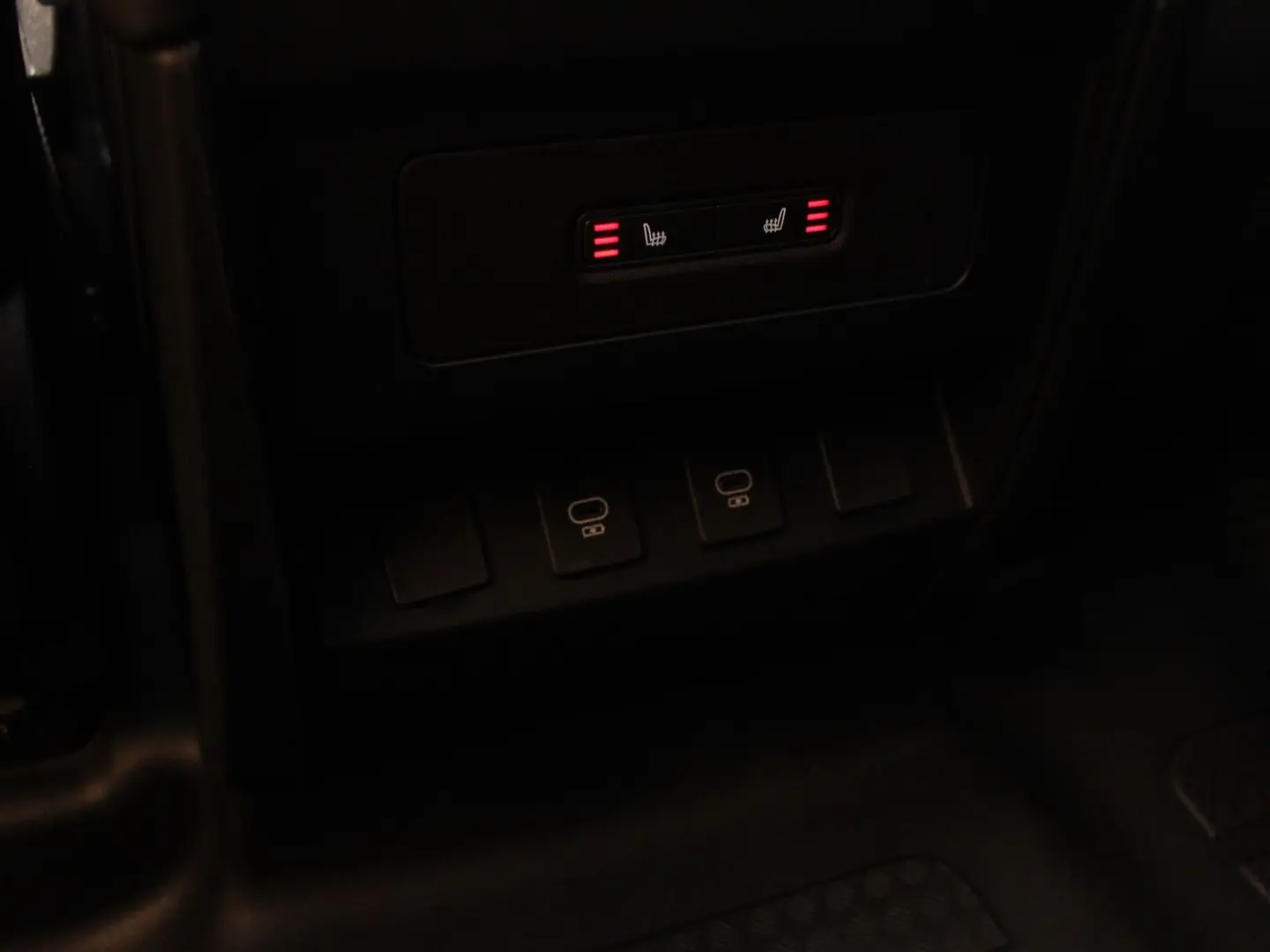 Defender 110 D300 X-Dynamic SE AHK Pano HUD