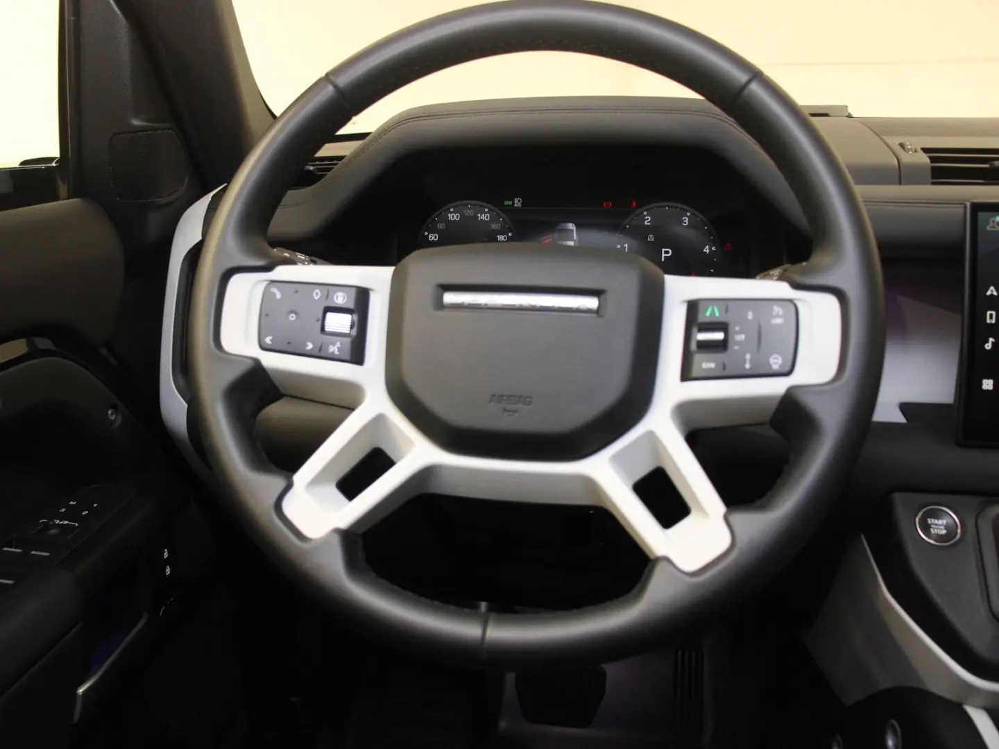 Defender 110 D300 X-Dynamic SE AHK Pano HUD