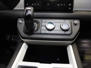 Defender 110 D300 X-Dynamic SE AHK Pano Head-Up